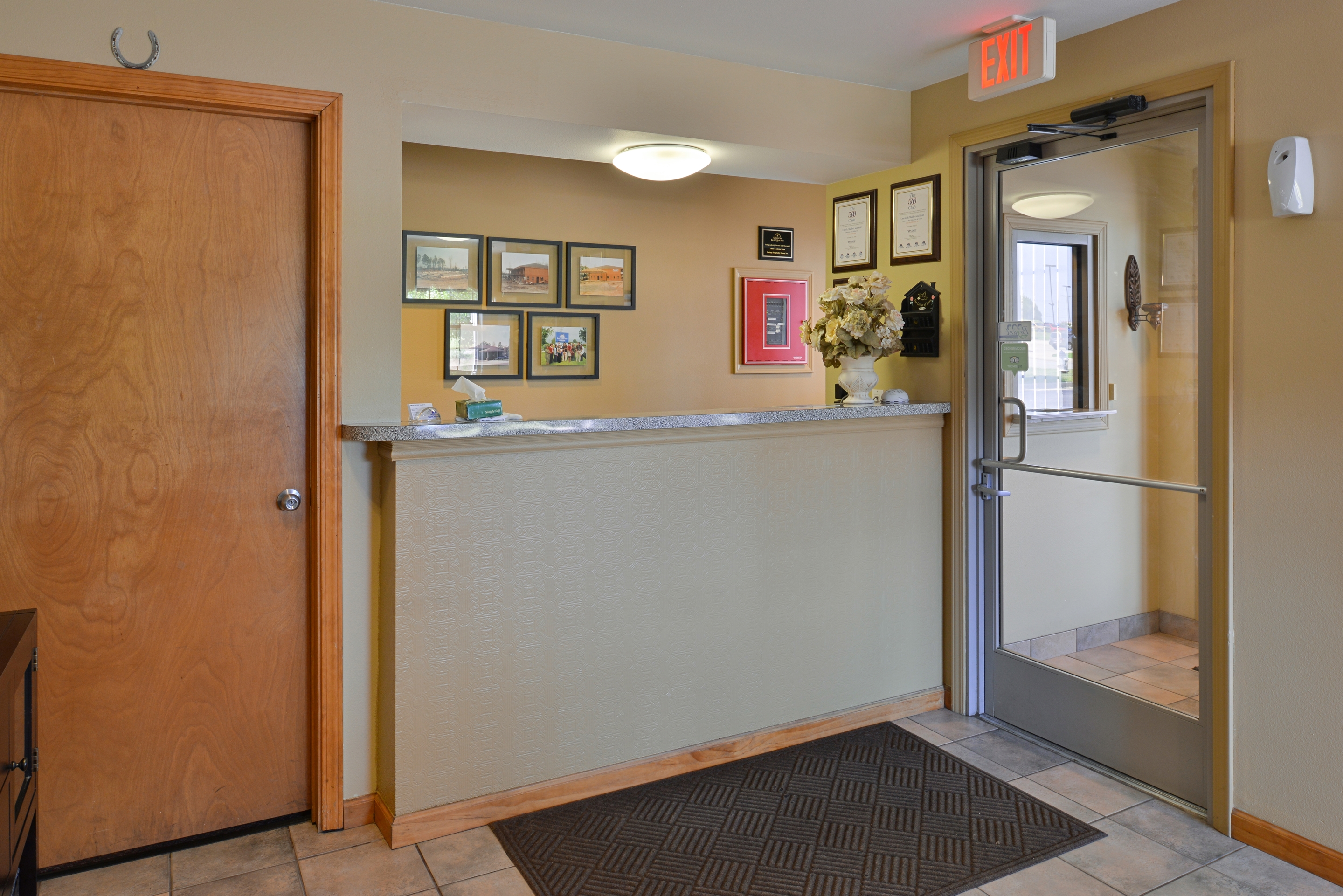 Front Desk | Americas Best Value Inn & Suites Bryant Little Rock