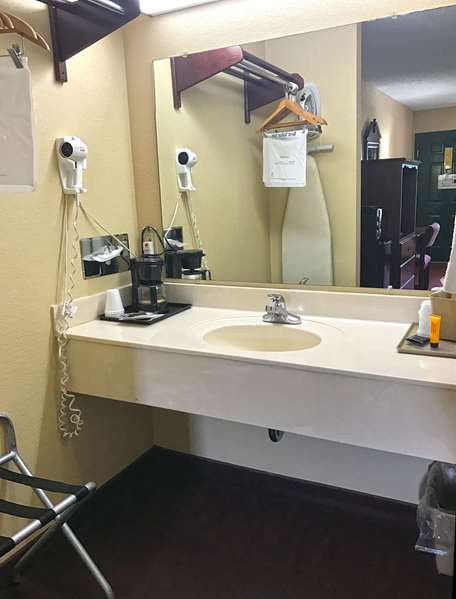 - Americas Best Value Inn & Suites Maumelle - I-40, Exit 142
