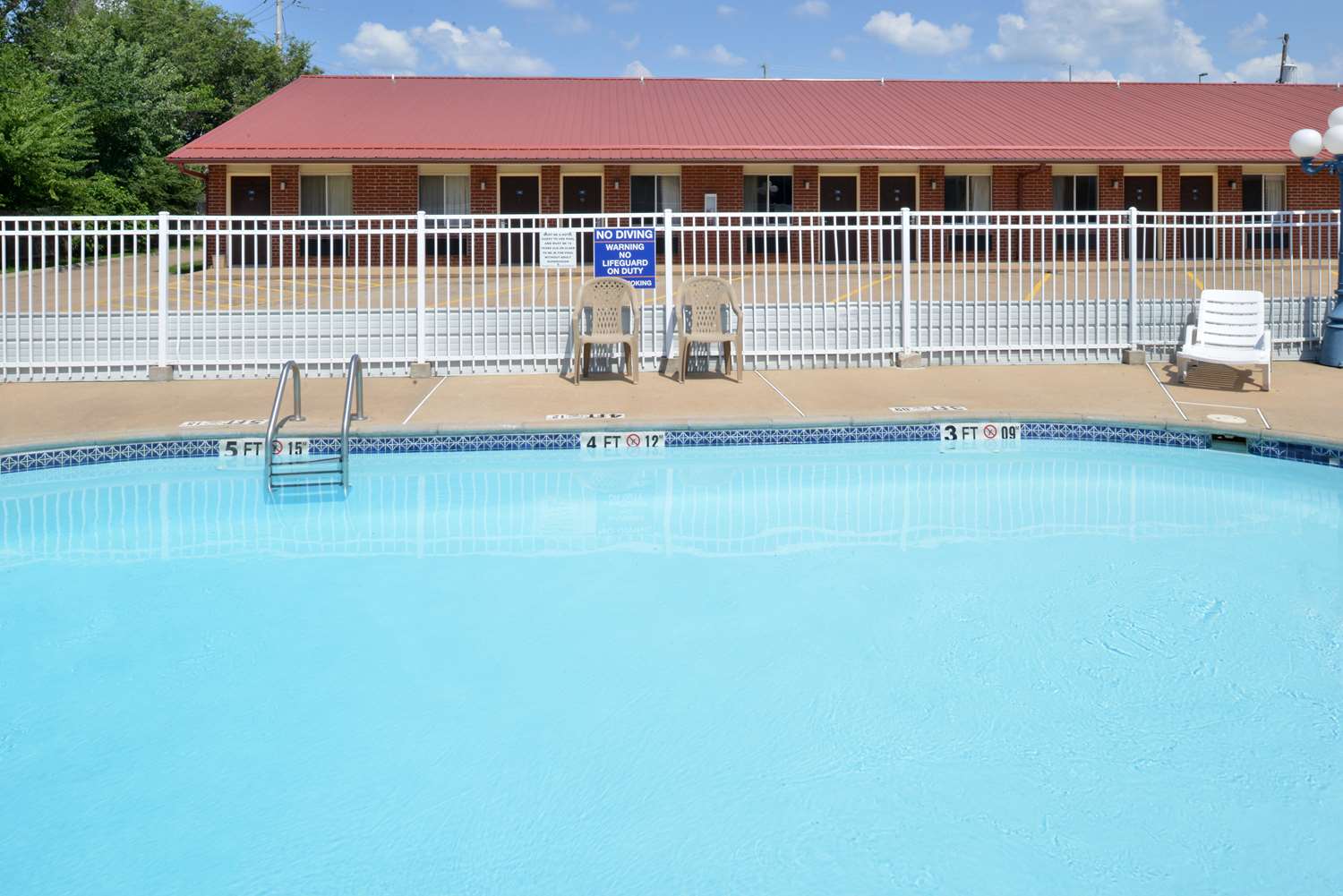 Americas Best Value Inn & Suites Siloam Springs, AR See Discounts
