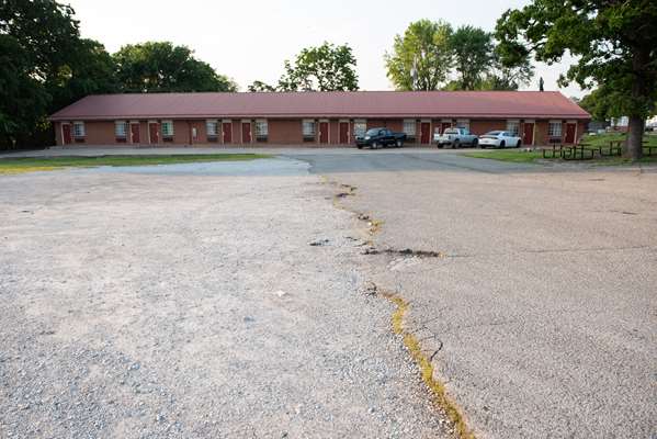  - Americas Best Value Inn & Suites Siloam Springs