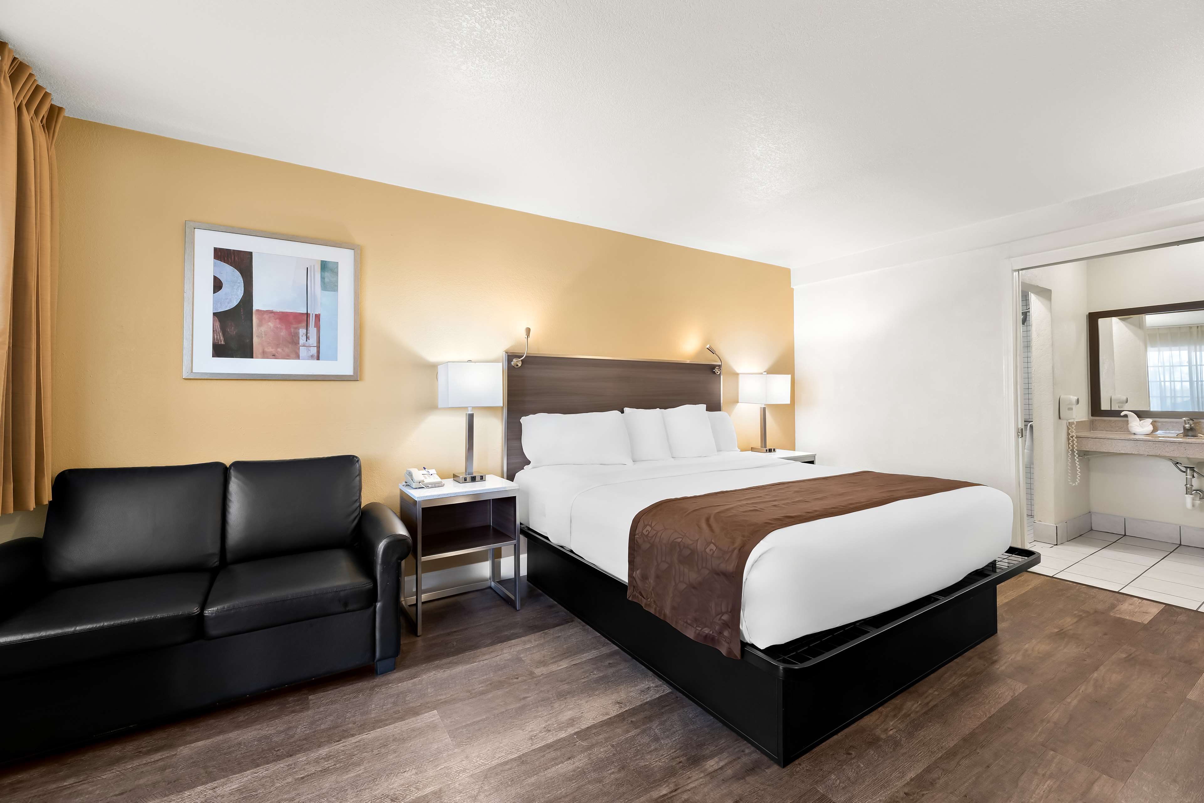 1 Queen Bed Accessible Non-Smoking image