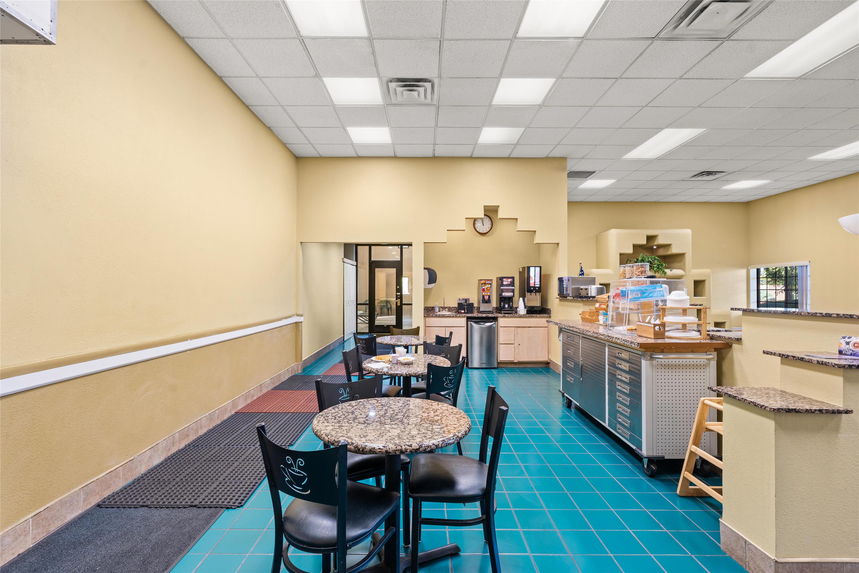 AZ Breakfast | Americas Best Value Inn Prescott Valley