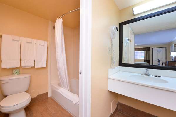  - Americas Best Value Inn Azusa - I-210, Exit 40