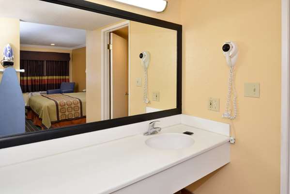  - Americas Best Value Inn Azusa - I-210, Exit 40