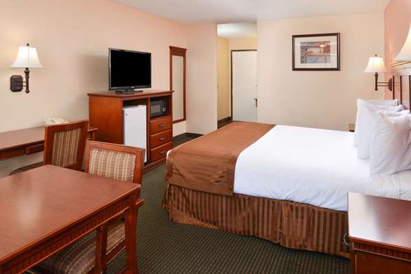 Suite - Americas Best Value Inn & Suites Bakersfield