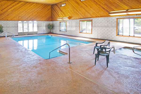 Pool - Americas Best Value Inn & Suites Bakersfield