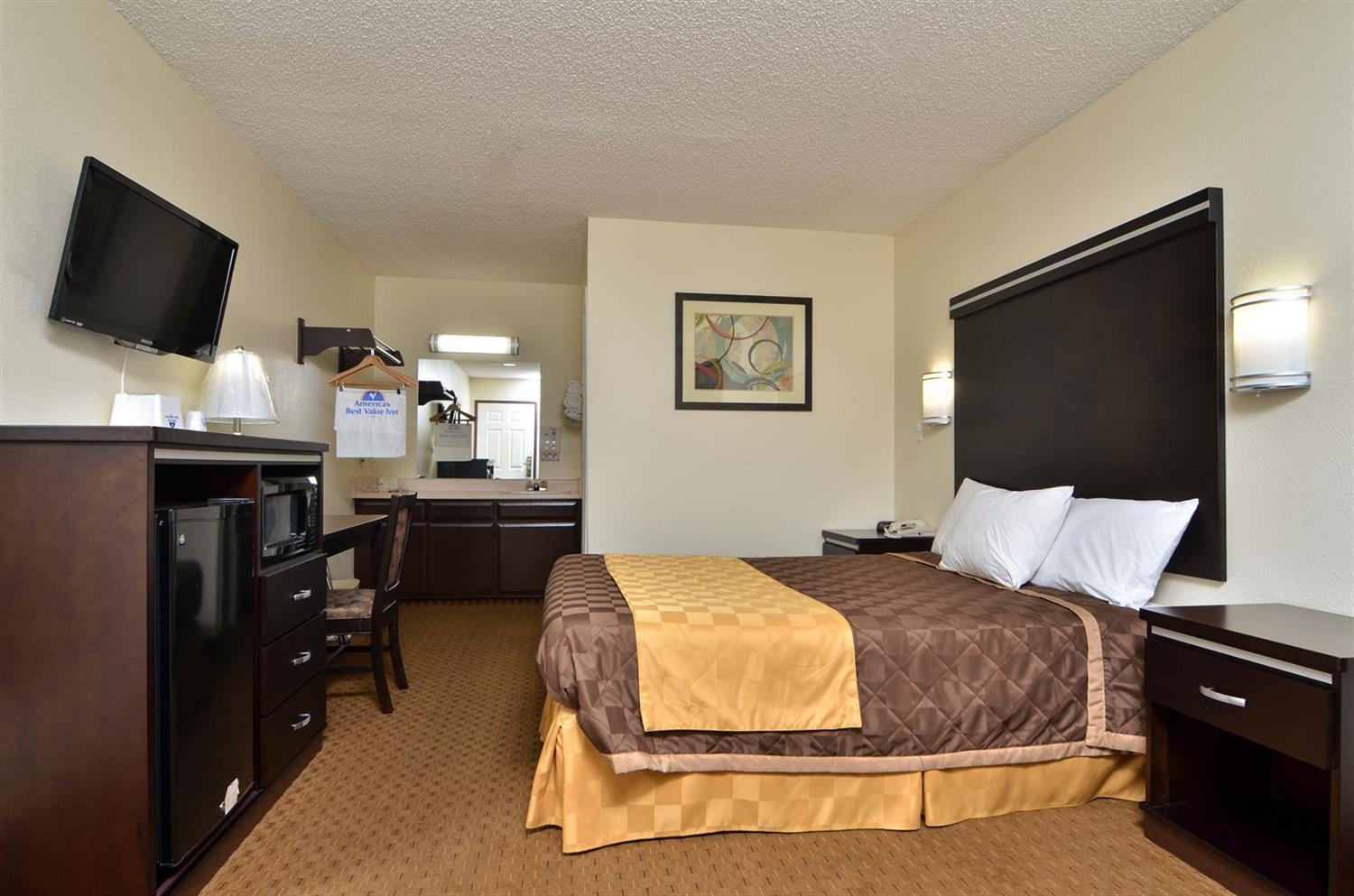 1 Queen Bed Non-Smoking image