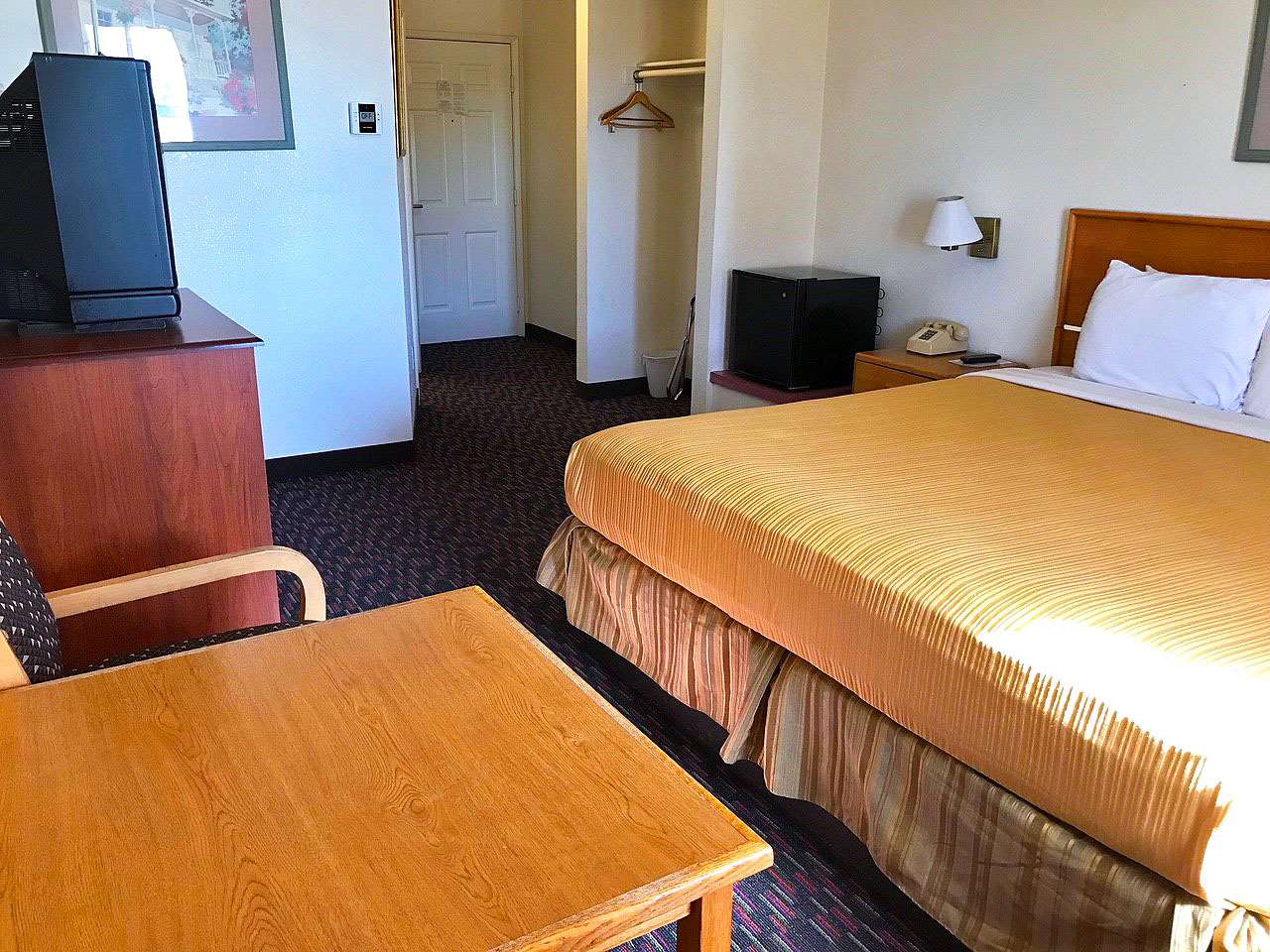 1 King Bed image