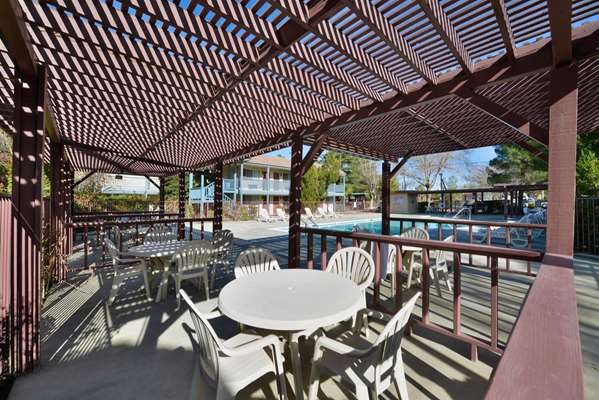 Pool - Americas Best Value Inn & Suites Lancaster