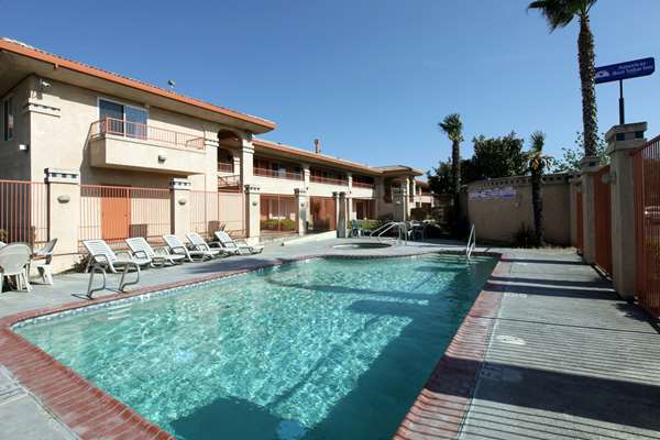 Pool - Americas Best Value Inn Manteca