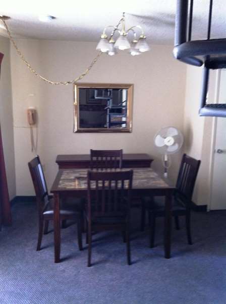 Suite - Americas Best Value Presidents Inn on Munras