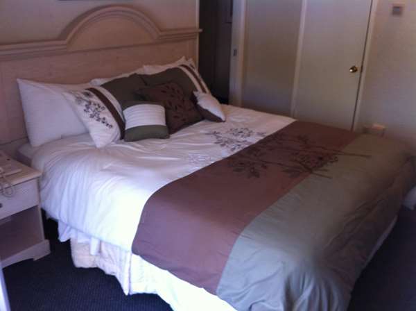 Suite - Americas Best Value Presidents Inn on Munras