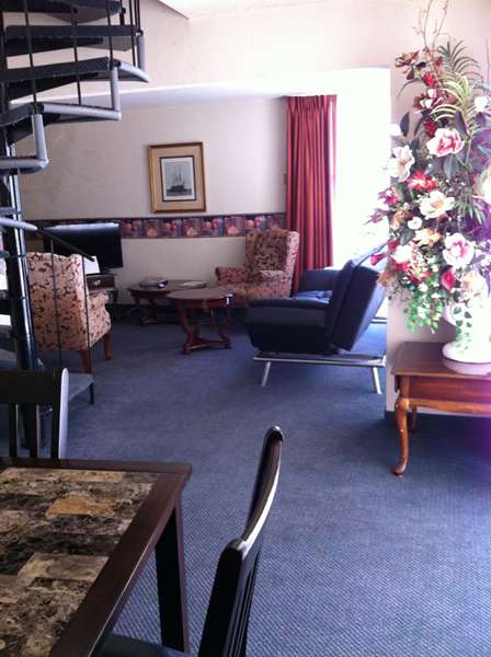 Suite - Americas Best Value Presidents Inn on Munras