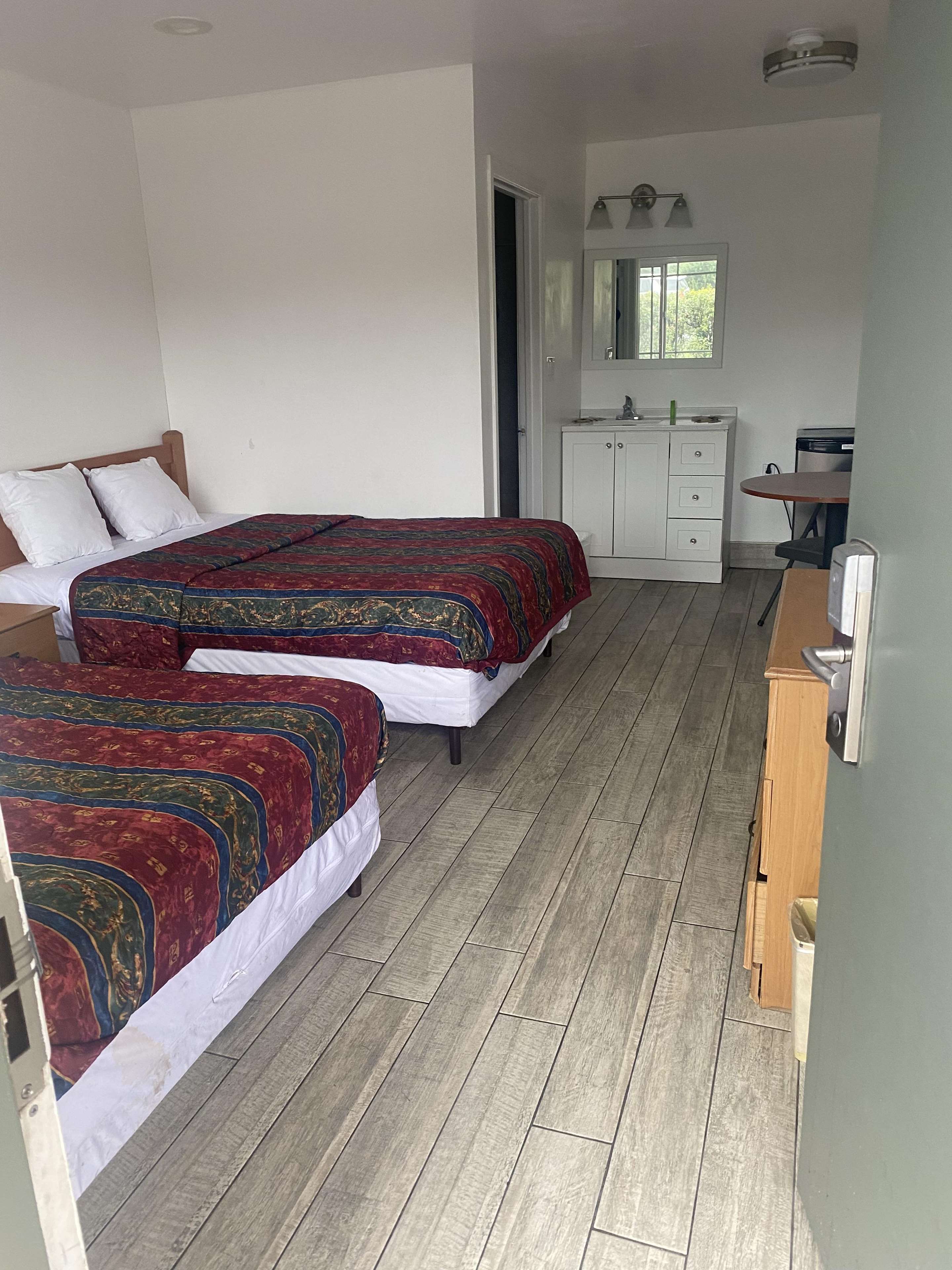 2 Queen Beds Non Smoking image
