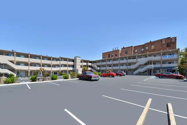 Exterior view - Americas Best Value Inn Oakland