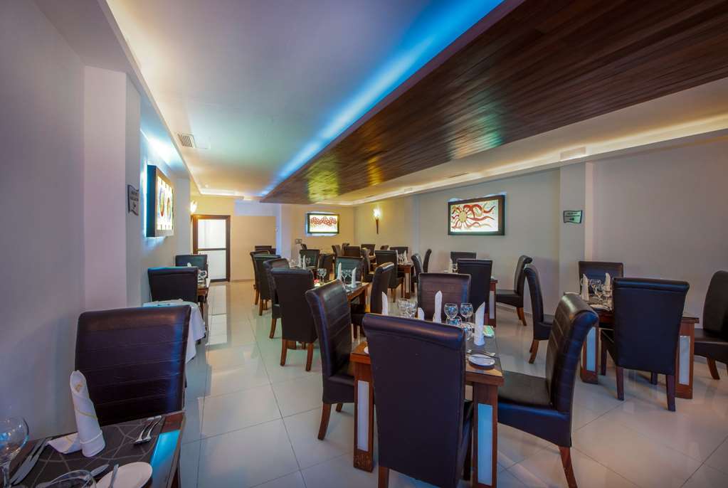VIVA WYNDHAM DOMINICUS PALACE-guestroom-Dining,Dining Area,On-Site.jpg