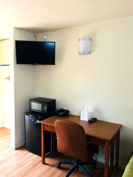  - Americas Best Value Inn Visalia