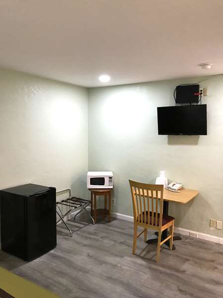  - Americas Best Value Inn Visalia