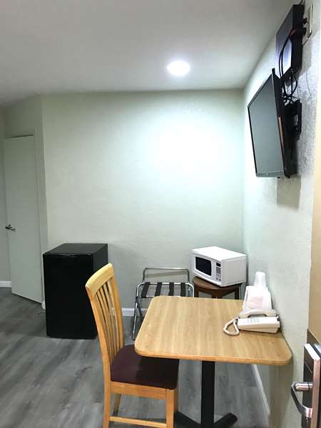  - Americas Best Value Inn Visalia