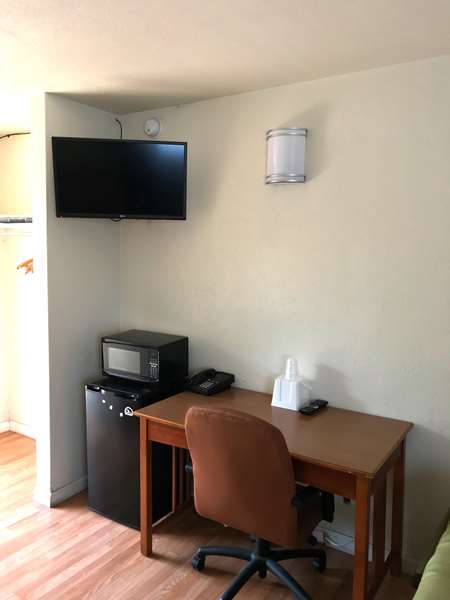  - Americas Best Value Inn Visalia