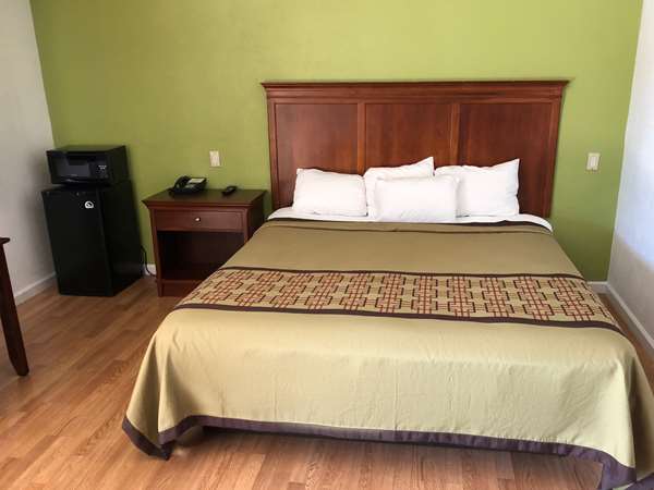  - Americas Best Value Inn Visalia