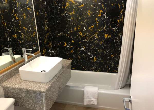  - Americas Best Value Inn Visalia