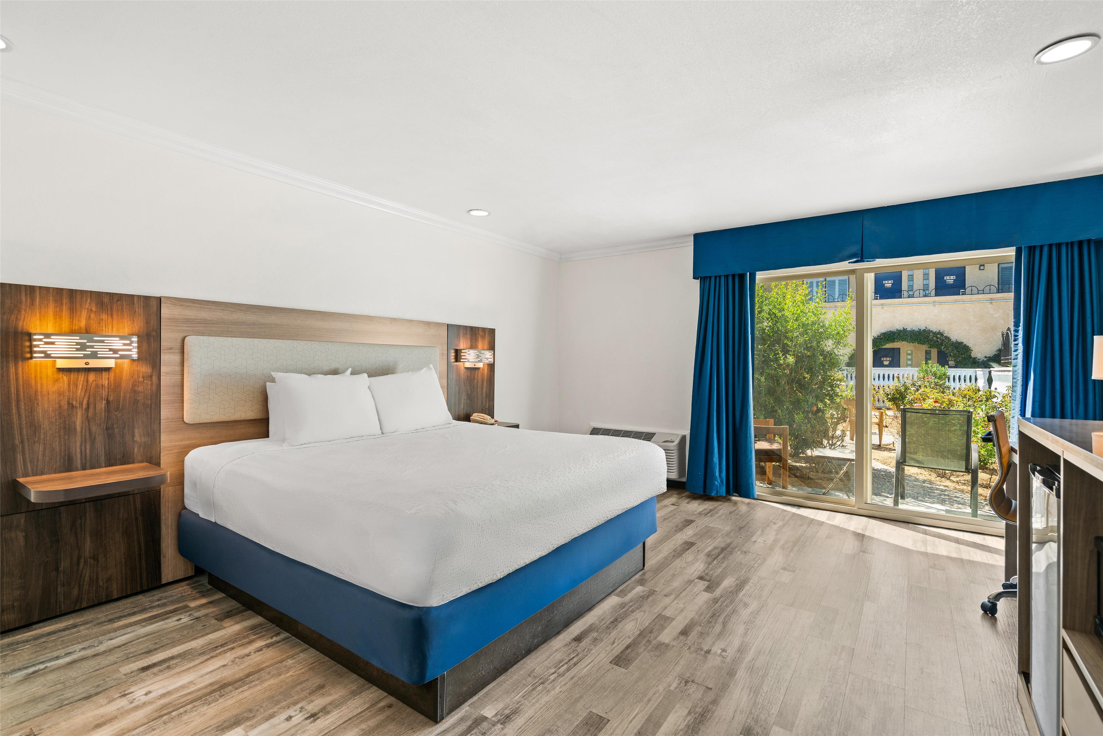 1 King Bed Accessible Non-Smoking image