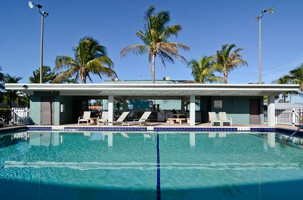 Pool - Americas Best Value Inn Fort Myers