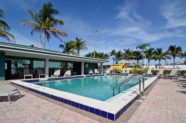 Pool - Americas Best Value Inn Fort Myers