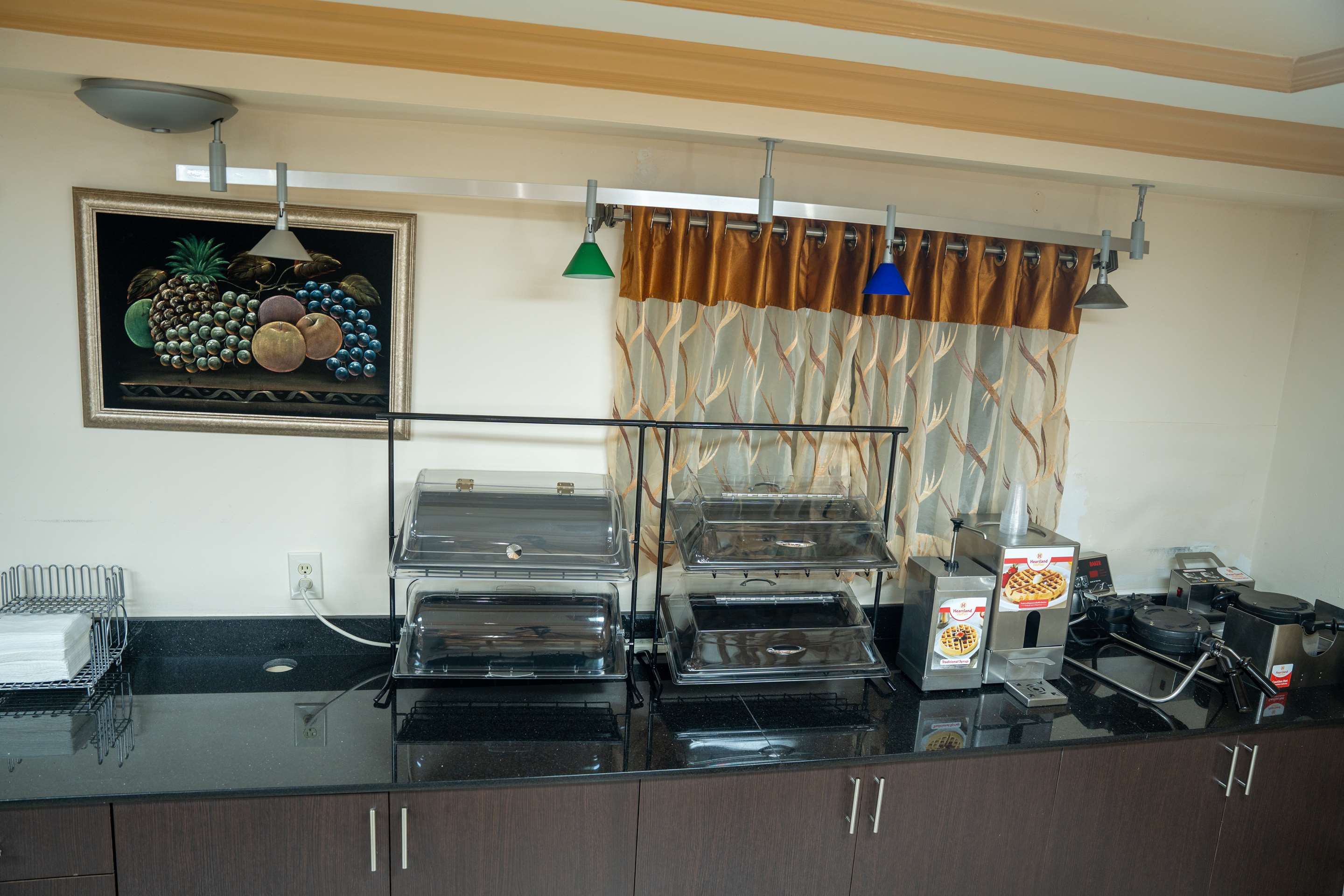 Breakfast area | Americas Best Value Inn Fort Myers