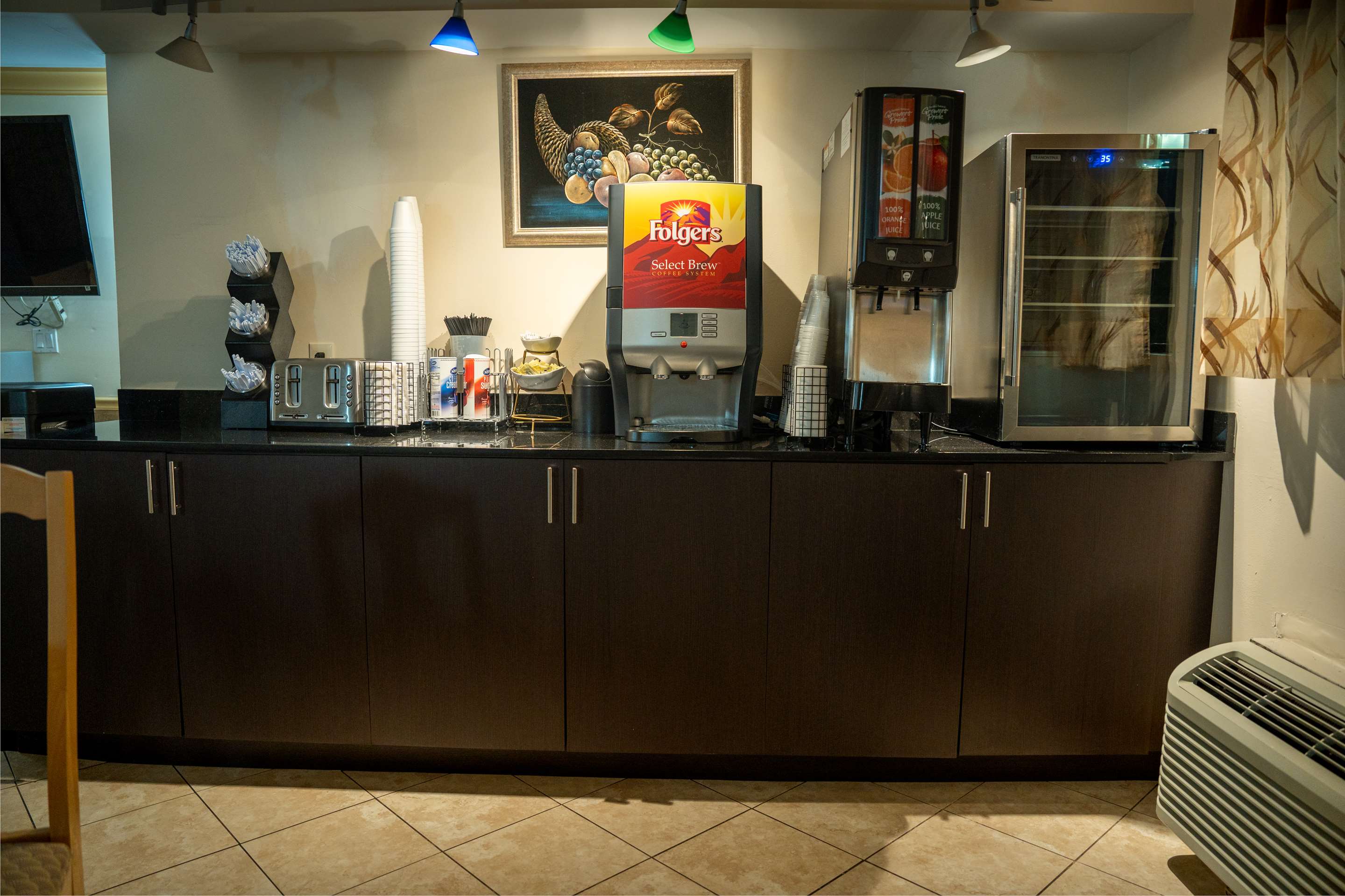 Breakfast area | Americas Best Value Inn Fort Myers