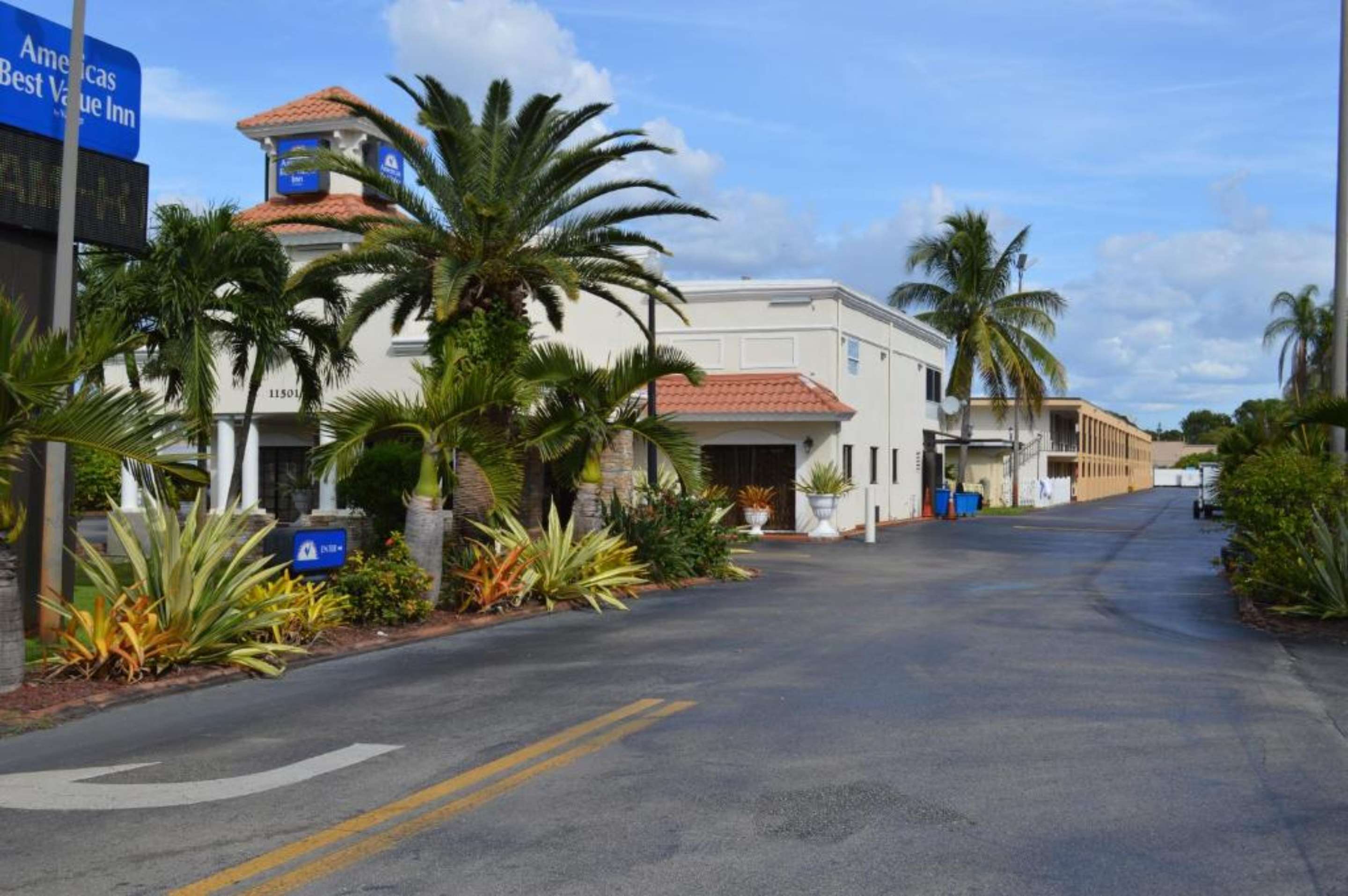 Exterior | Americas Best Value Inn Fort Myers