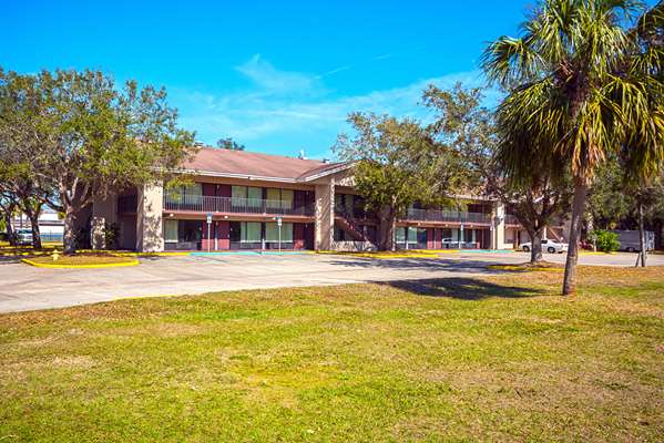 Exterior view - Americas Best Value Inn & Suites West Melbourne - I-95, Exit 180