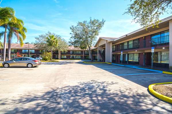  - Americas Best Value Inn & Suites West Melbourne - I-95, Exit 180