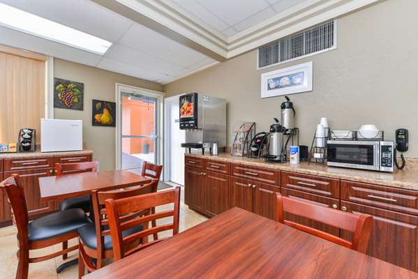 Restaurant - Americas Best Value Inn Sarasota