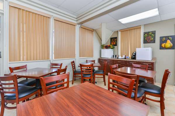 Restaurant - Americas Best Value Inn Sarasota
