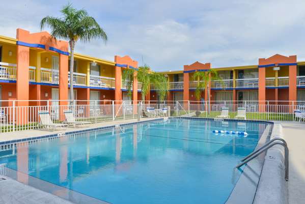 Pool - Americas Best Value Inn Sarasota