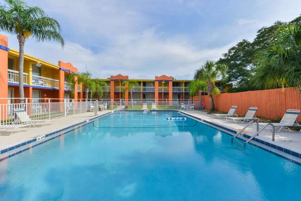 Pool - Americas Best Value Inn Sarasota