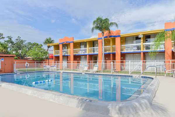 Pool - Americas Best Value Inn Sarasota