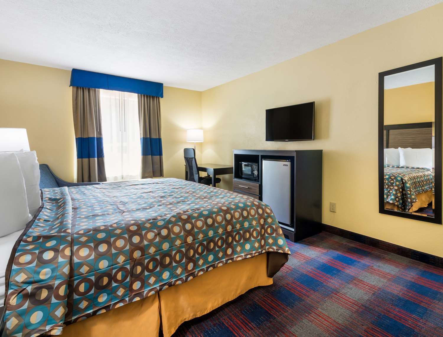 1 King Bed Accessible NS image