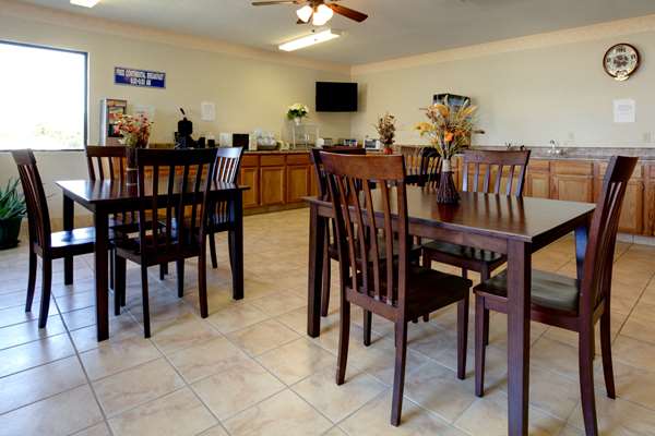  - Americas Best Value Inn & Suites Southwest Macon - I-475, Exit 3