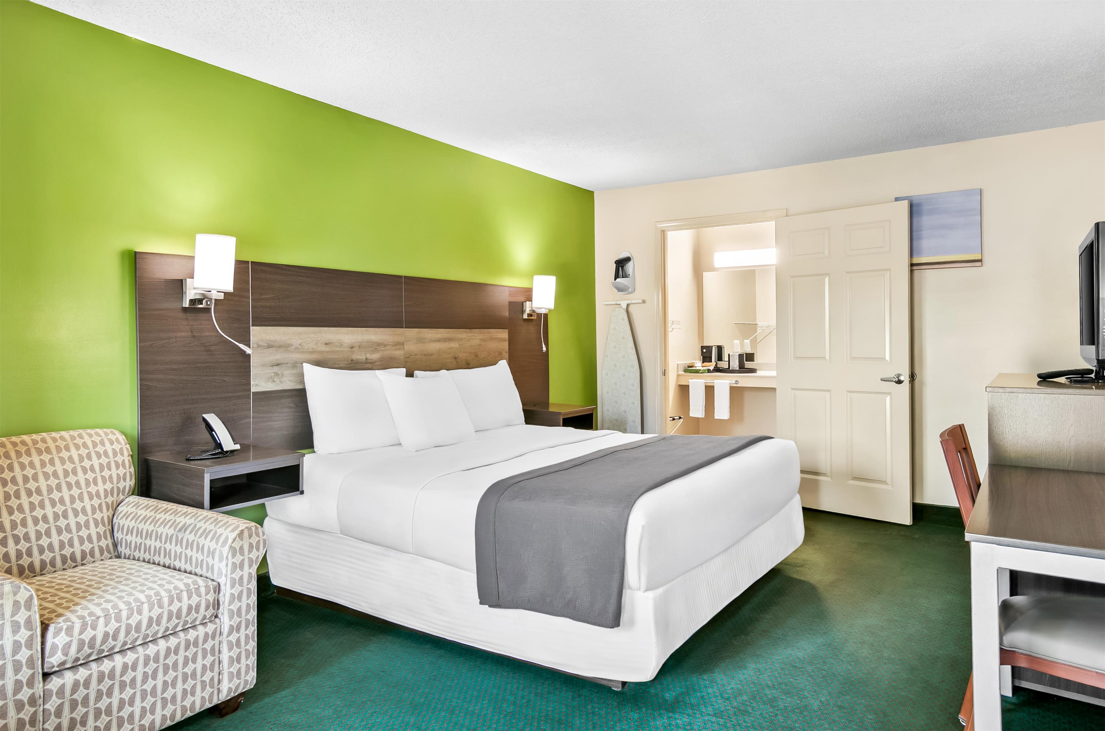 1 King Bed Accessible Non-Smoking image