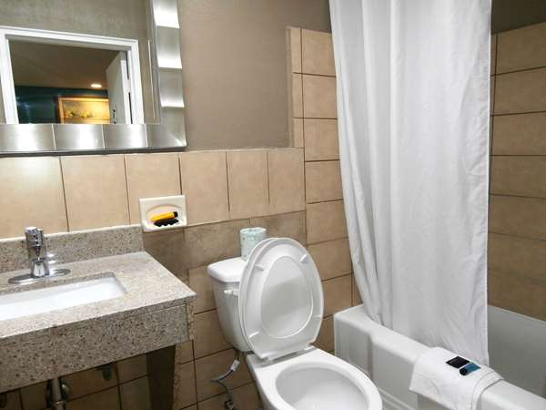  - Americas Best Value Inn Midtown Savannah