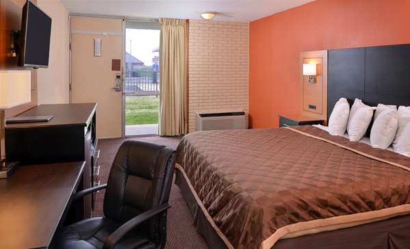  - Americas Best Value Inn Collinsville - I-55 & I-70, Exit 11