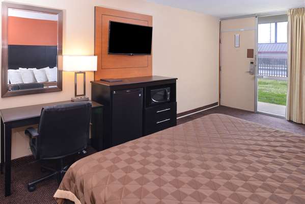  - Americas Best Value Inn Collinsville - I-55 & I-70, Exit 11
