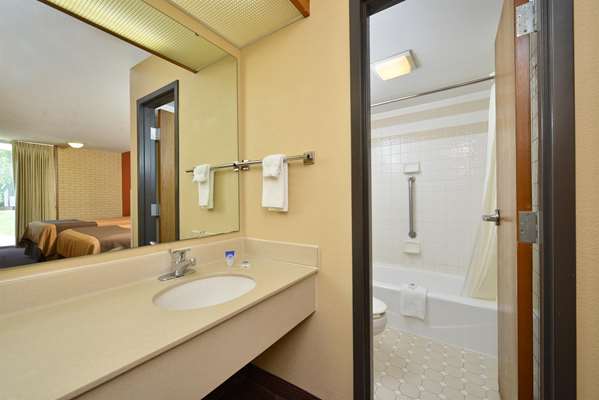  - Americas Best Value Inn Collinsville - I-55 & I-70, Exit 11