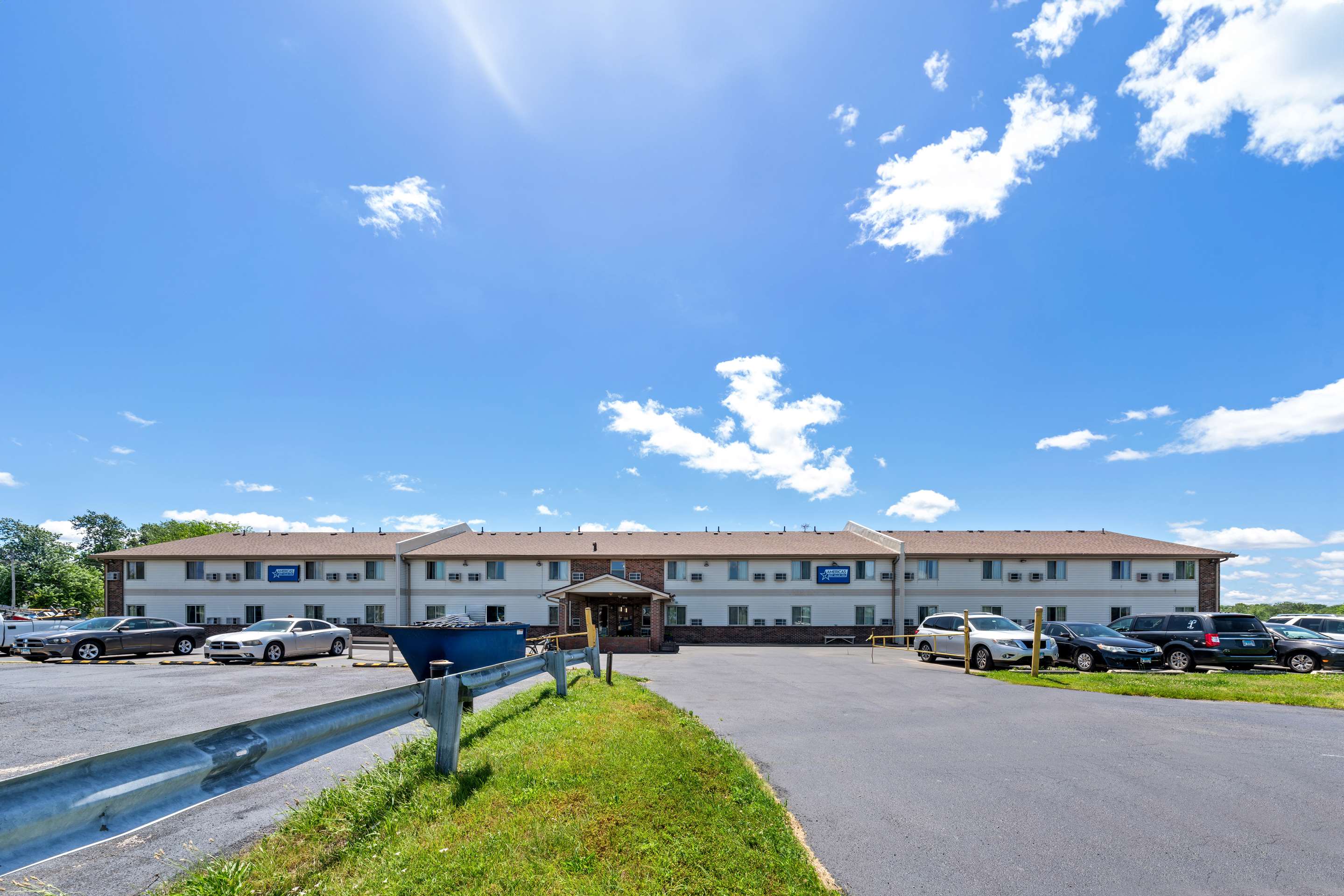 ABVI ParkingLot | Americas Best Value Inn Decatur, IL