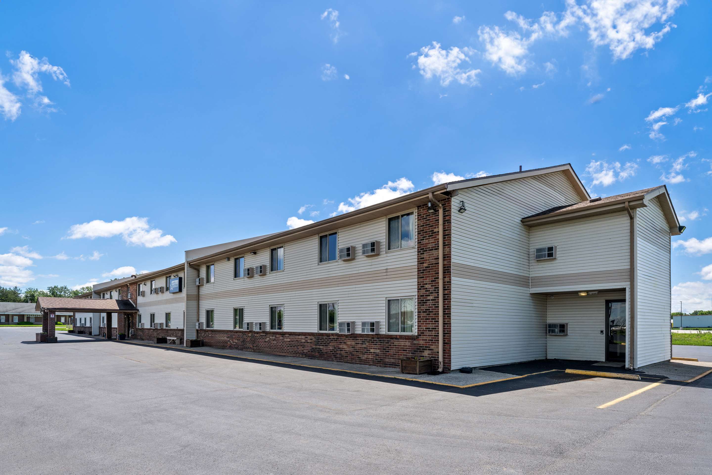 ABVI Exterior | Americas Best Value Inn Decatur, IL