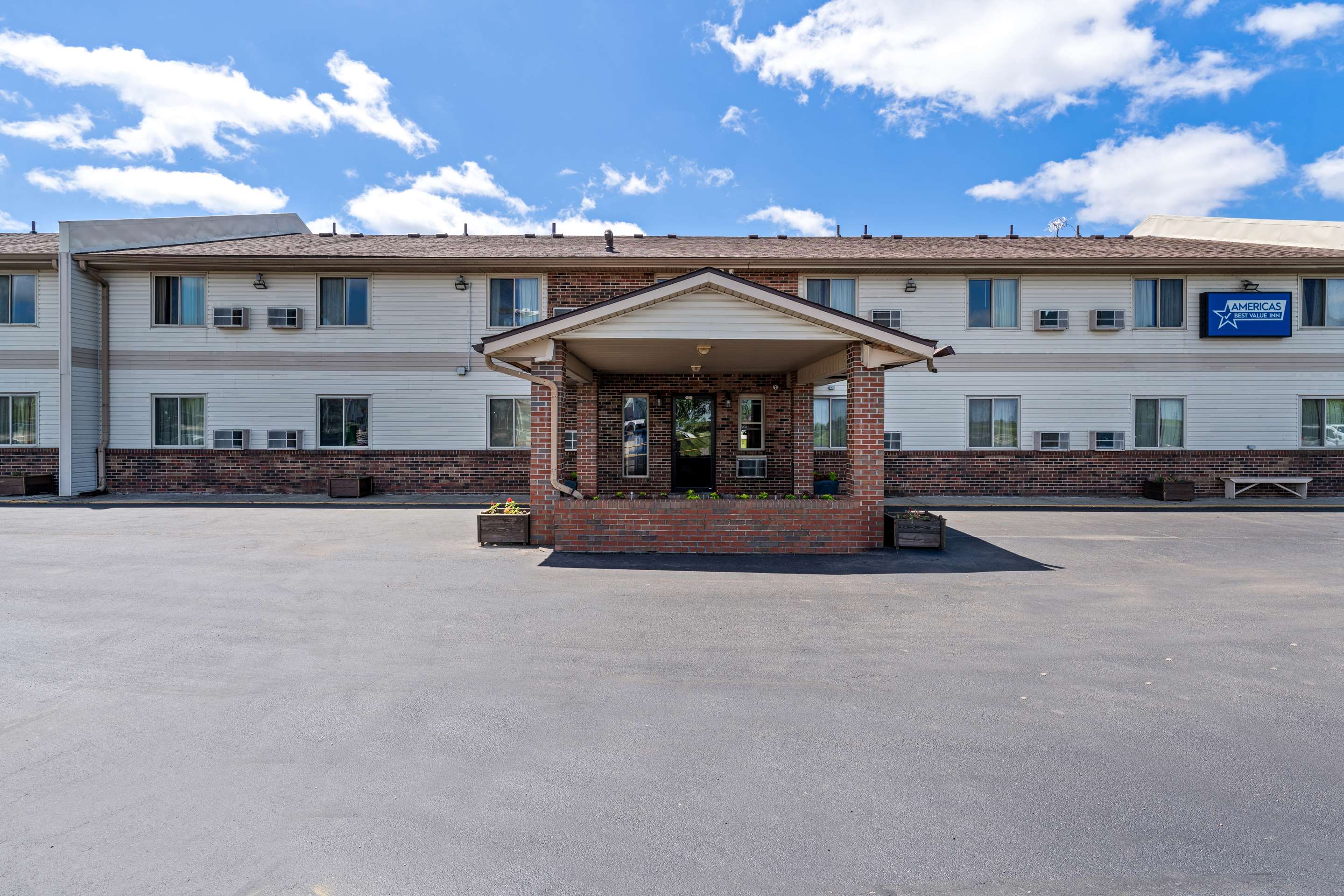 ABVI Exterior | Americas Best Value Inn Decatur, IL