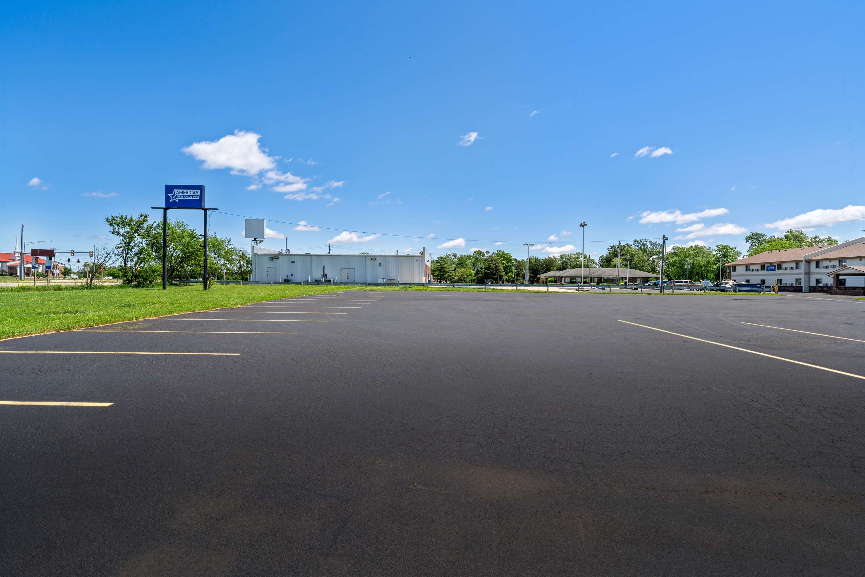 ABVI ParkingLot | Americas Best Value Inn Decatur, IL
